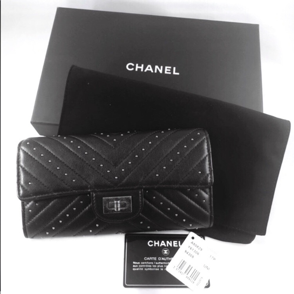 🚫SOLD🚫NWT Chanel Chevron 2.55 Studs Long Wallet